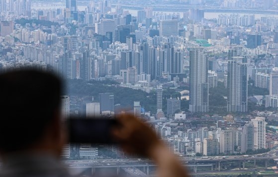 30일 서울 송파구 롯데월드타워 스카이전망대에서 바라본 강남 3구(강남·서초·송파구) 아파트단지.